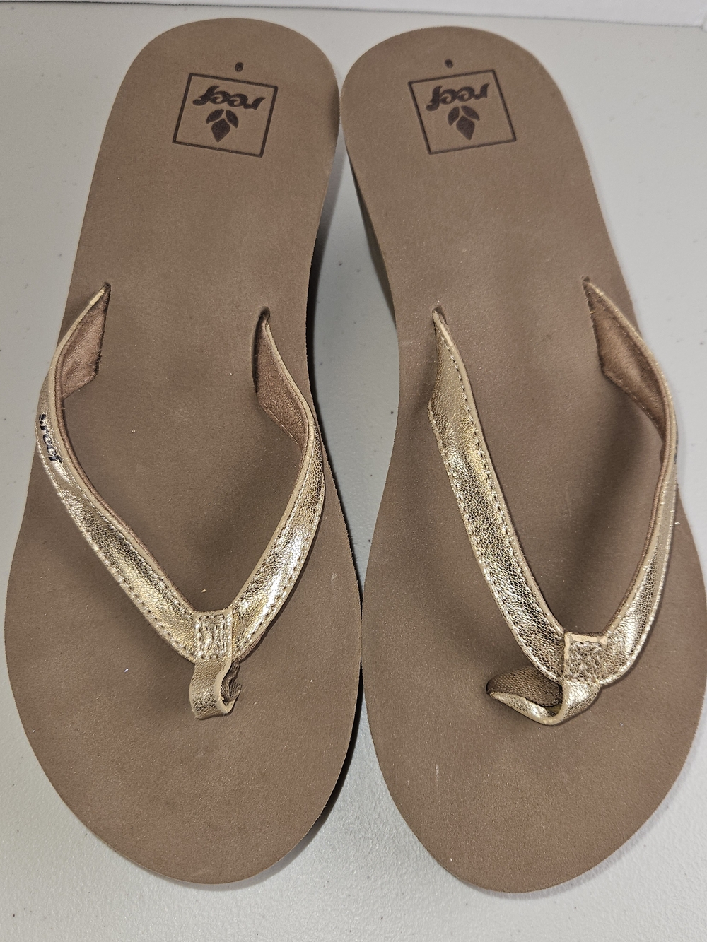 Brand New Sz 9 Reef Women’s Metallic Gold Thong Wedges H-18 JHV Brown & Gold